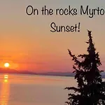 On The Rocks Myrto Holiday home *