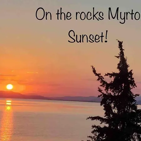 On The Rocks Myrto Holiday home *